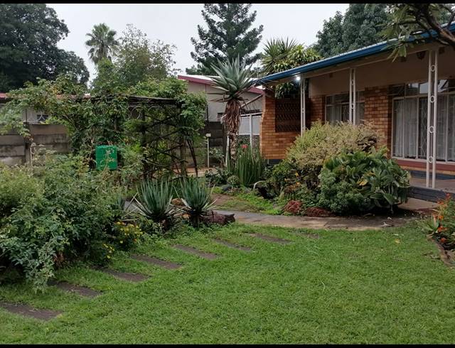 3 BEDROOM FREESTANDING FOR SALE IN OOS EINDE